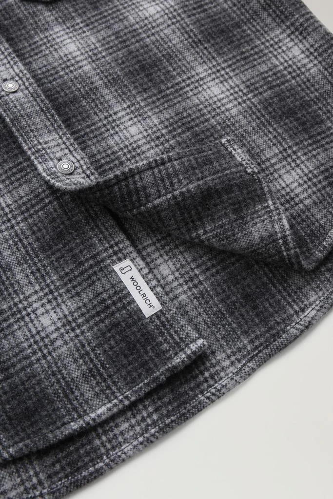 商品Woolrich|Alaskan Check Overshirt in Recycled Italian Wool Blend - Men - Gray,价格¥2071,第5张图片详细描述