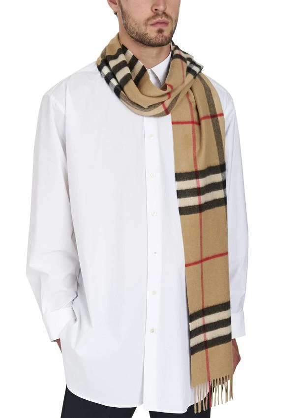 商品Burberry|经典格纹羊绒围巾,价格¥3669,第3张图片详细描述