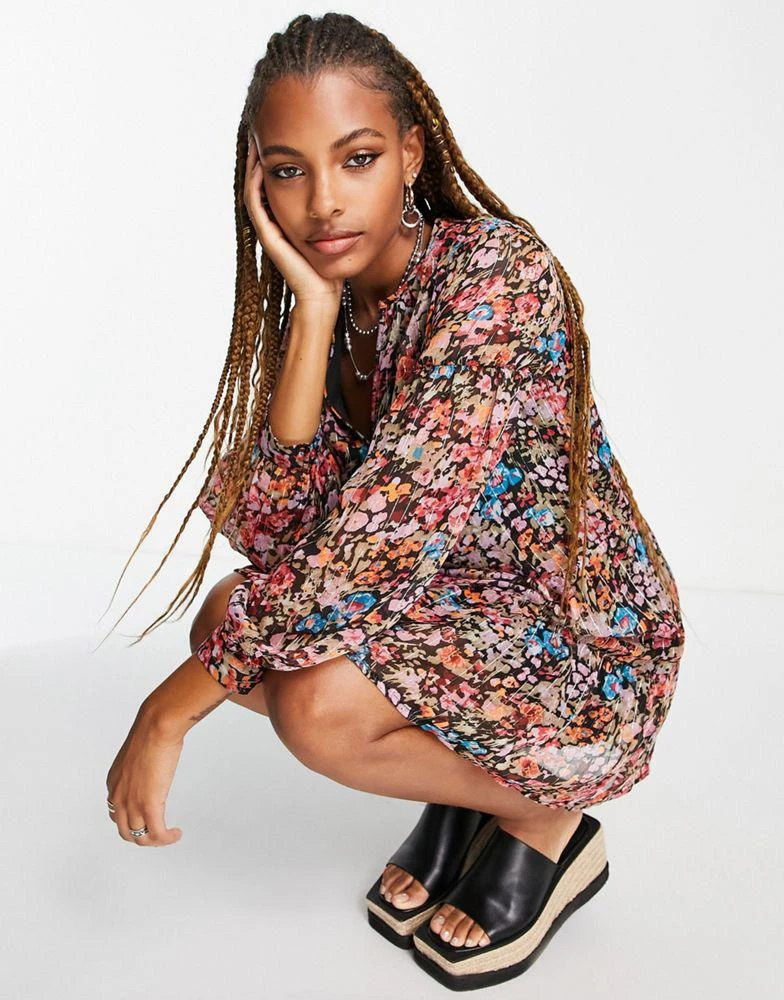 商品VERO MODA|Vero Moda long sleeve floaty v neck mini dress in floral print,价格¥175,第3张图片详细描述