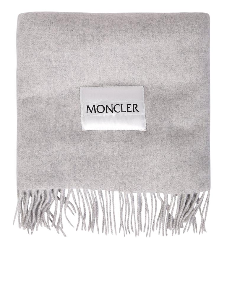 MONCLER MONCLER LOGO WOOL SCARF. IDEAL TO GIVE A VERSATILE TOUCH TO THE LOOK AND AT THE SAME TIME FUNCTIONAL商品第1张图片规格展示