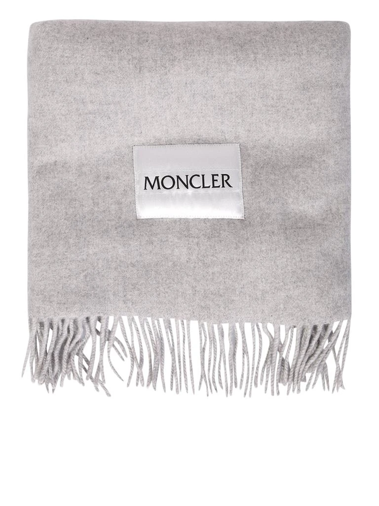 商品Moncler|MONCLER MONCLER LOGO WOOL SCARF. IDEAL TO GIVE A VERSATILE TOUCH TO THE LOOK AND AT THE SAME TIME FUNCTIONAL,价格¥2034,第1张图片