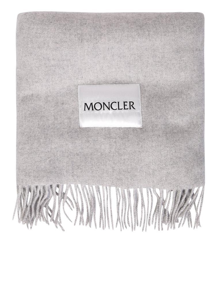 商品Moncler|MONCLER MONCLER LOGO WOOL SCARF. IDEAL TO GIVE A VERSATILE TOUCH TO THE LOOK AND AT THE SAME TIME FUNCTIONAL,价格¥2021,第1张图片