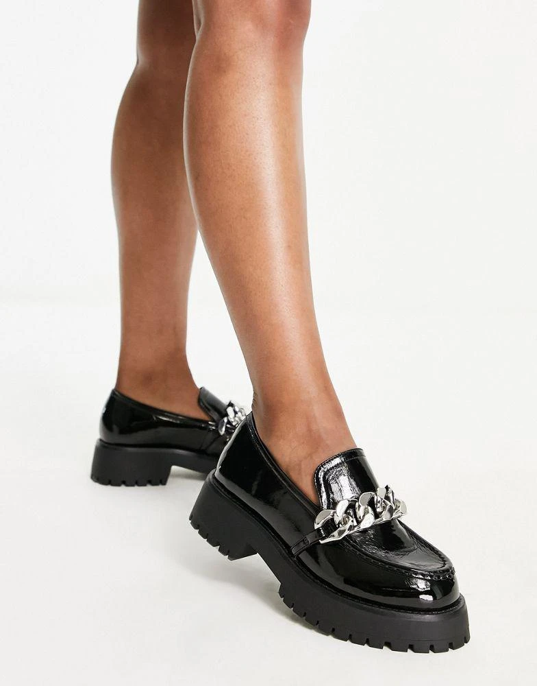 商品ASOS|ASOS DESIGN Wide Fit Mai chunky chain loafers in black patent,价格¥248,第3张图片详细描述
