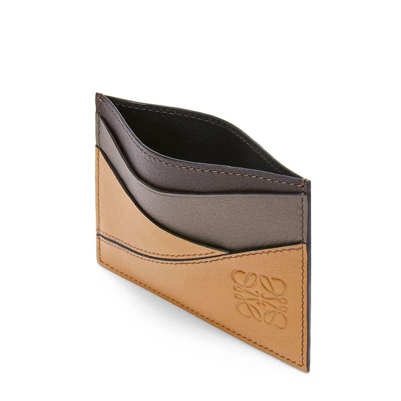 商品Loewe|【预售3-7天】LOEWE/罗意威 22新款Puzzle系列 男士浅暖沙色/巧克力色经典小牛皮卡包卡片夹C510V33X04-2747,价格¥2365,第4张图片详细描述