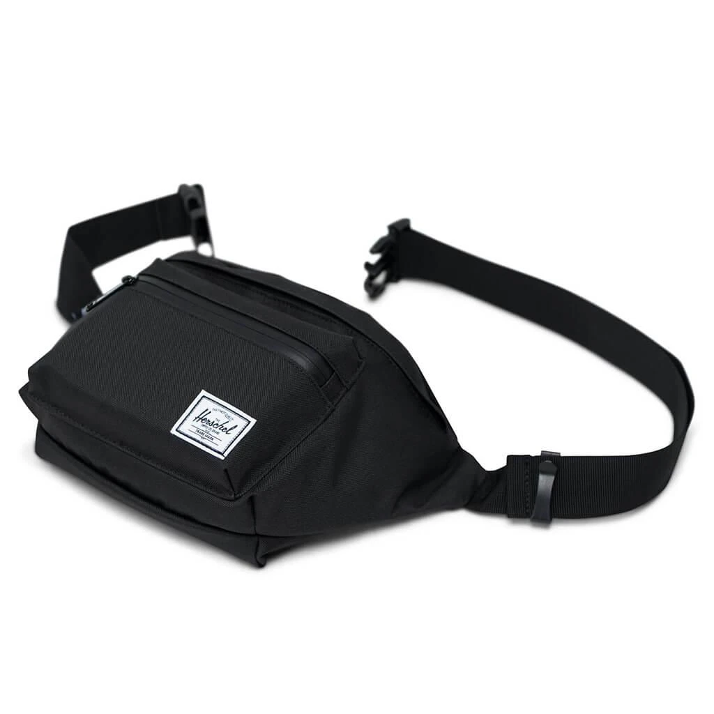商品Herschel Supply|Seventeen Hip Pack - Black/Black,价格¥242,第3张图片详细描述