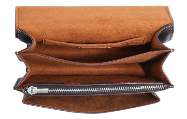 商品[国内直发] Coach|蔻驰 Klare 系列 18 草莓印花链条肩带 皮革 风琴包单肩斜挎包 迷你 女款 黑色,价格¥1183,第4张图片详细描述