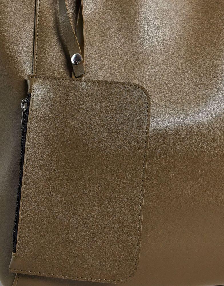商品ASOS|ASOS DESIGN oversized tote bag in khaki faux leather with detachable wallet,价格¥220,第6张图片详细描述