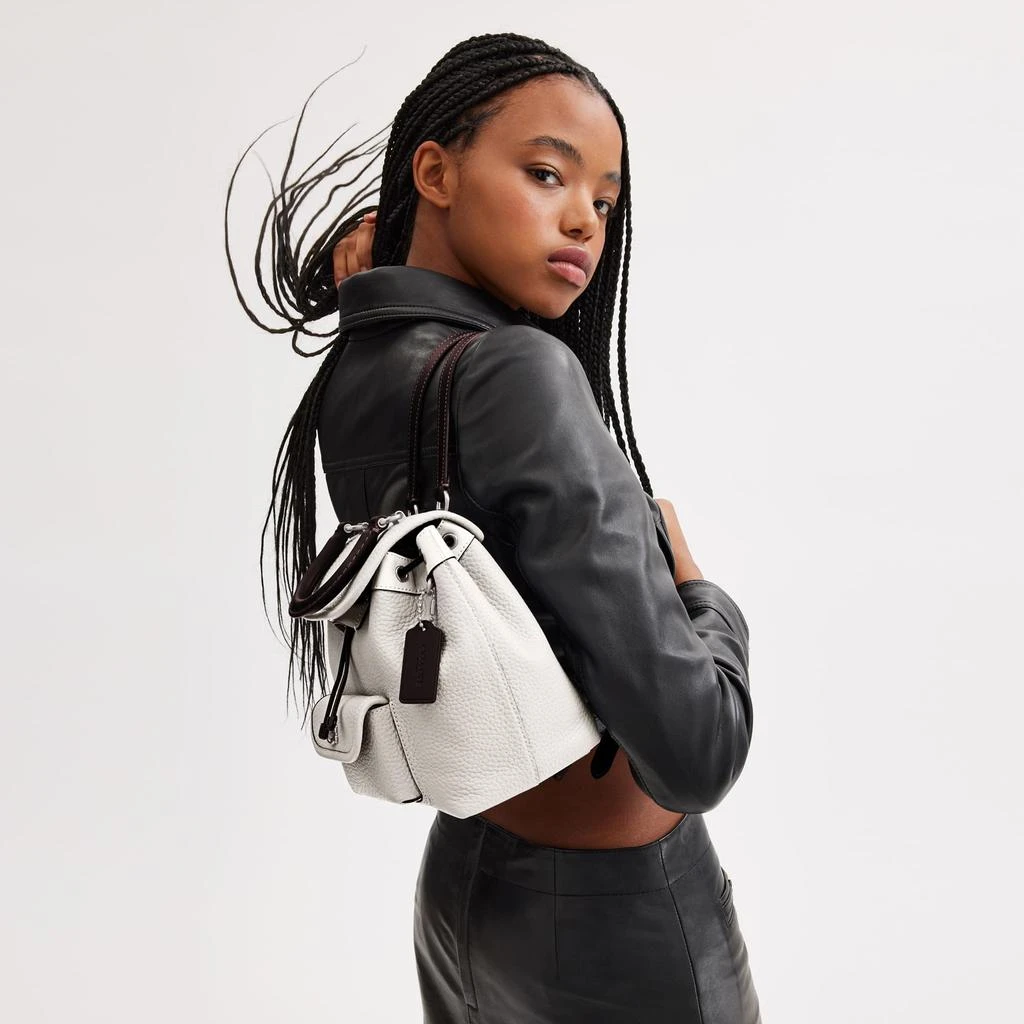 商品Coach|蔻驰Riya 21柔软荔枝纹皮革背包,价格¥2983,第5张图片详细描述