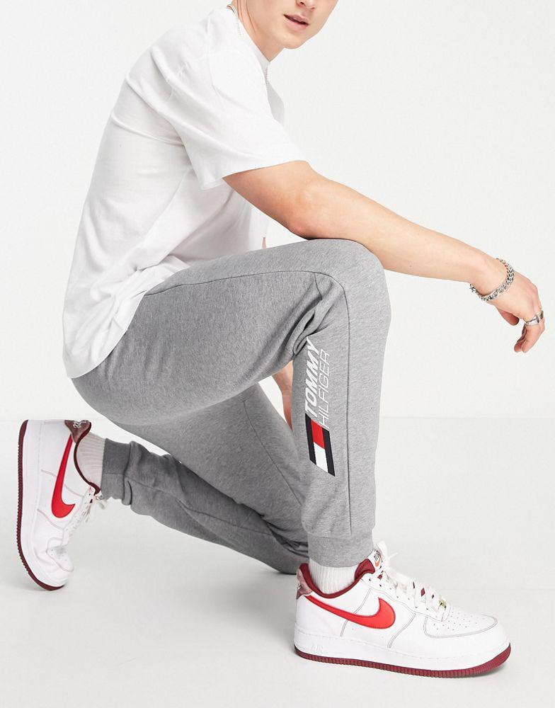 商品Tommy Hilfiger|Tommy Hilfiger Performance essentials logo cuffed joggers in grey marl,价格¥797,第1张图片