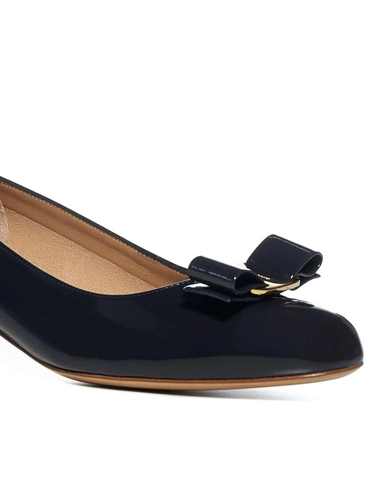 商品Salvatore Ferragamo|Salvatore Ferragamo Vara Bow Pumps,价格¥3064-¥5061,第4张图片详细描述