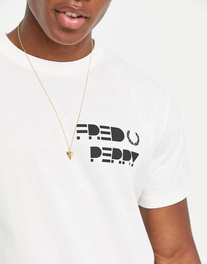 商品Fred Perry|Fred Perry graphic logo t-shirt in white,价格¥487,第3张图片详细描述