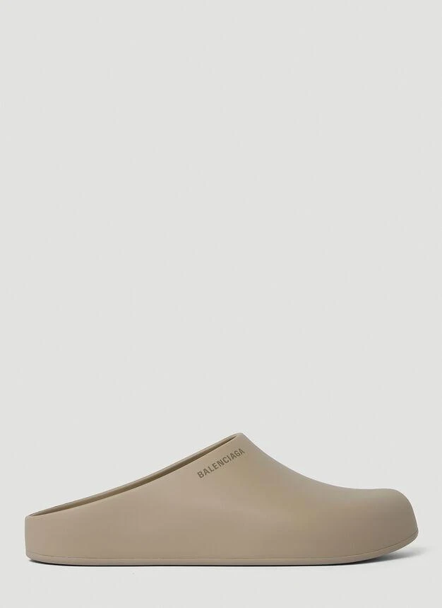 商品Balenciaga|Clog Pool Slip Ons in Beige,价格¥3007,第1张图片