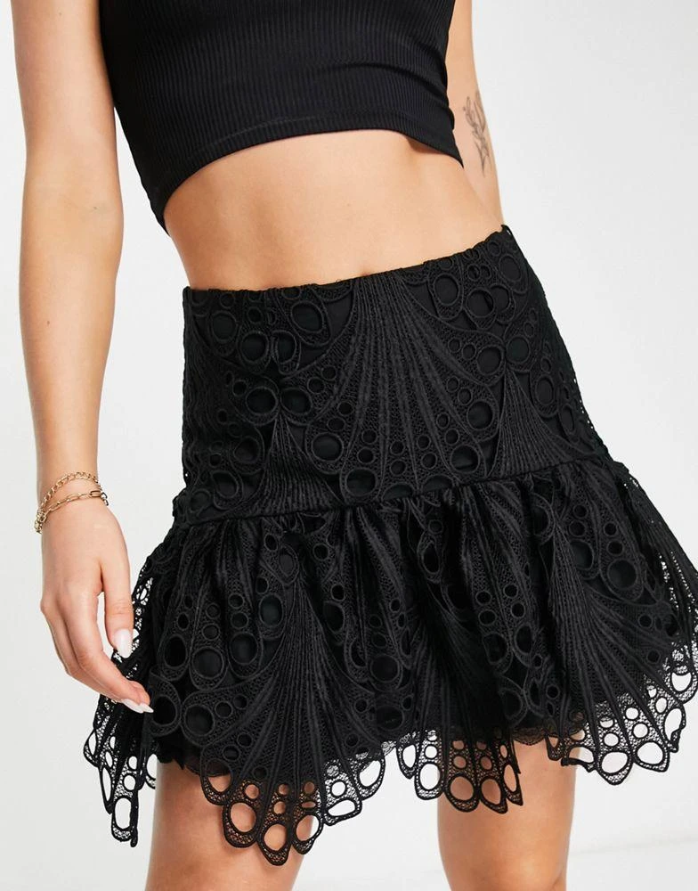 商品French Connection|French Connection ginaz lace mix mini skirt in black,价格¥264,第1张图片