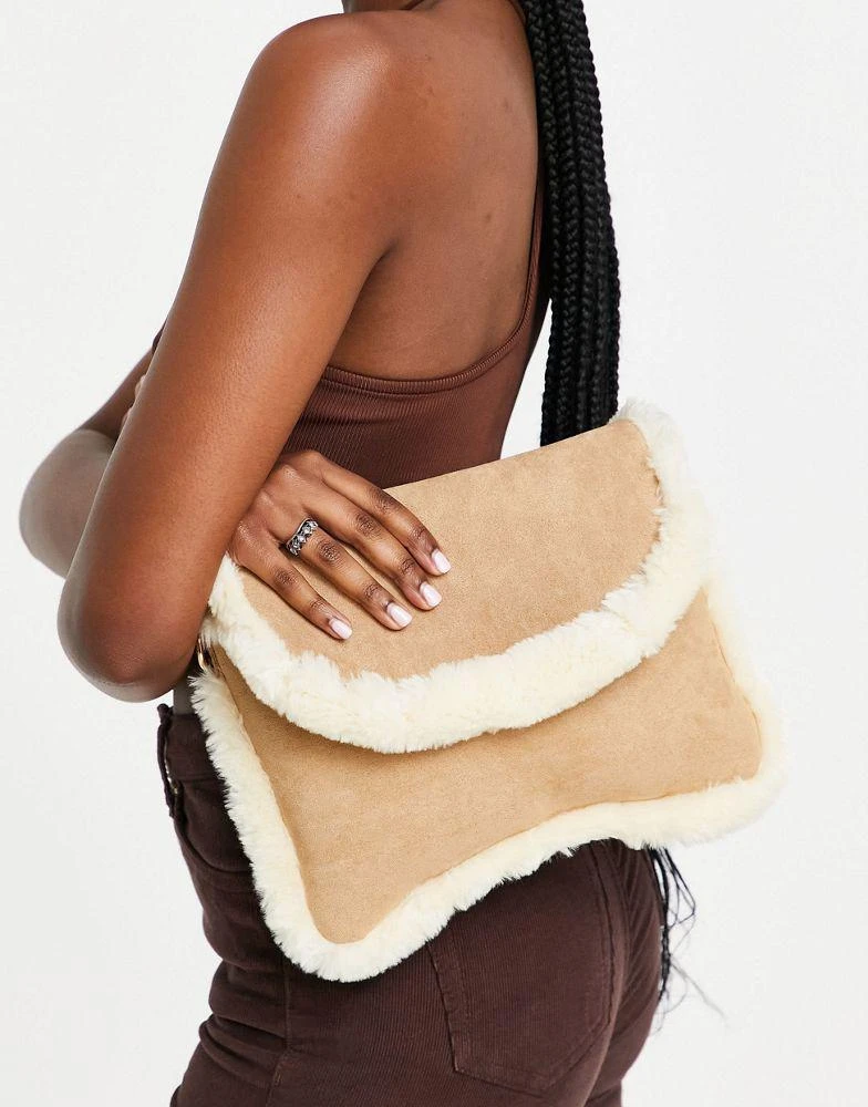 商品ASOS|ASOS DESIGN cross body messenger bag in faux shearling ,价格¥102,第2张图片详细描述