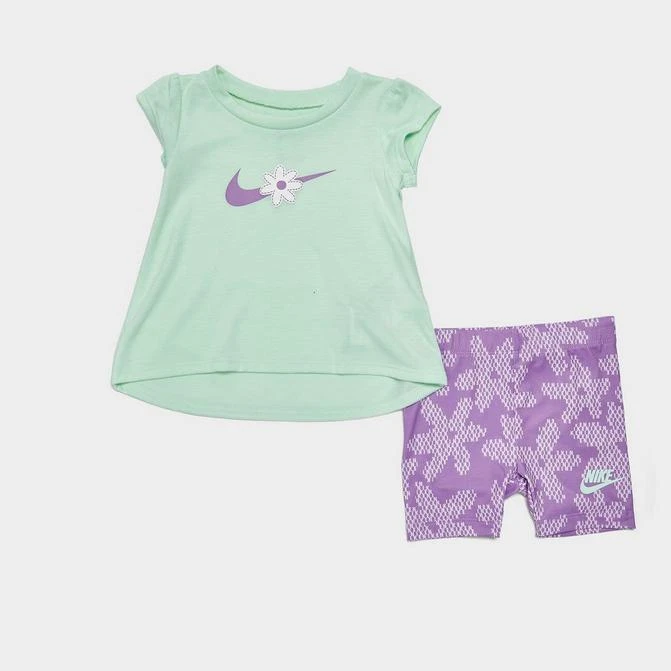 商品NIKE|Girls' Infant Nike Daisy T-Shirt and Bike Shorts Set,价格¥149,第1张图片