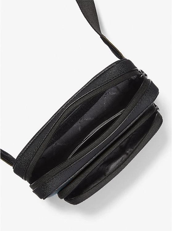 商品Michael Kors|Cooper Nylon Sling Pack,价格¥443,第2张图片详细描述