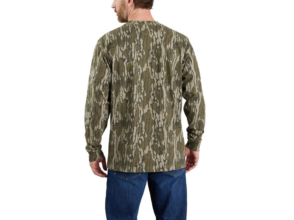 商品Carhartt|Loose Fit Heavyweight Long Sleeve Pocket Camo Logo Graphic T-Shirt,价格¥262,第2张图片详细描述