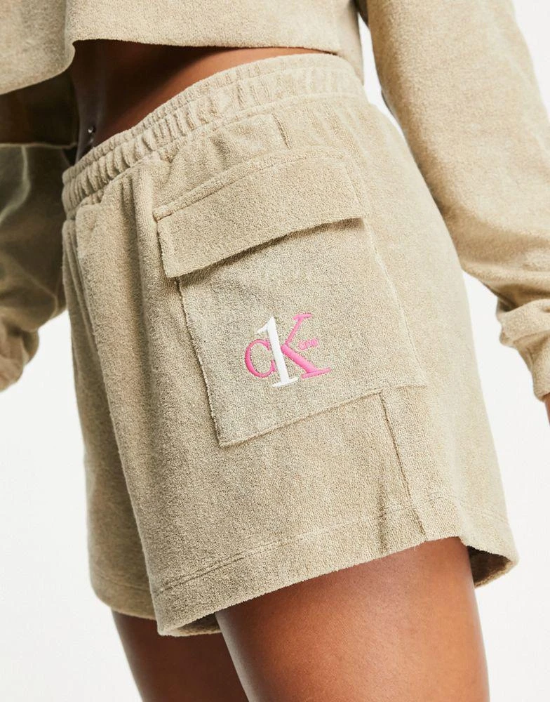 商品Calvin Klein|Calvin Klein terry high waist short in cream,价格¥249,第3张图片详细描述