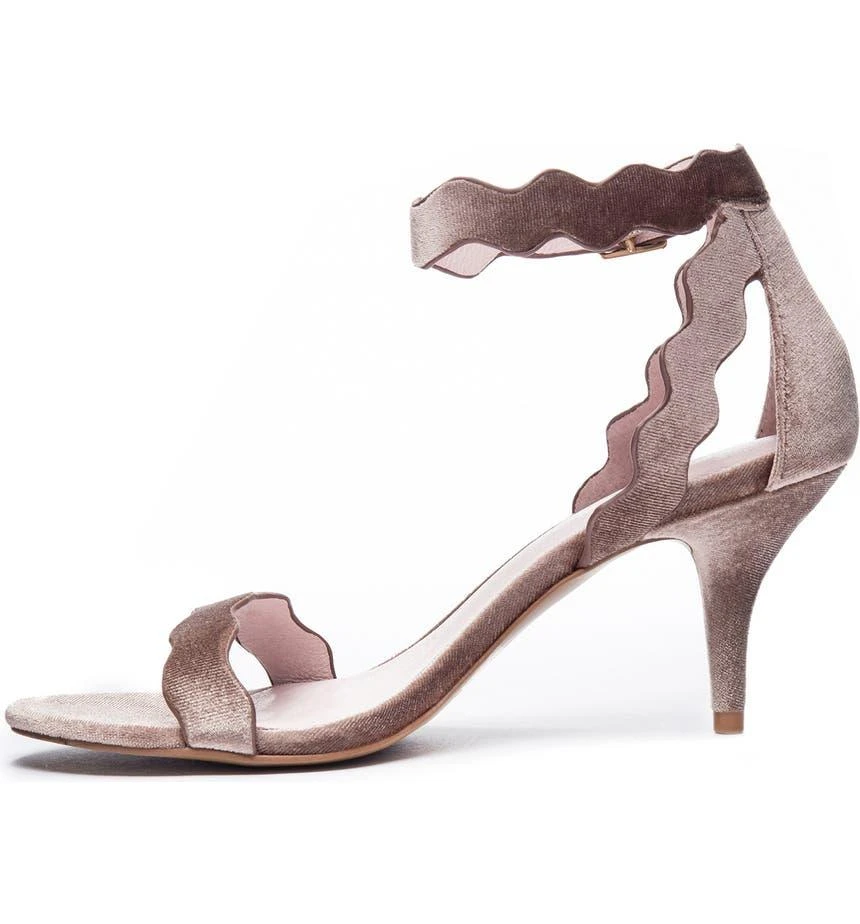 商品Chinese Laundry|Rubie Scalloped Sandal,价格¥329,第5张图片详细描述