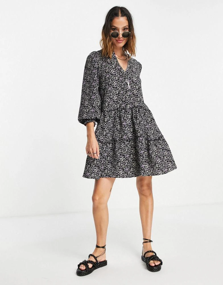 商品VERO MODA|Vero Moda tiered mini smock dress in print,价格¥161,第1张图片
