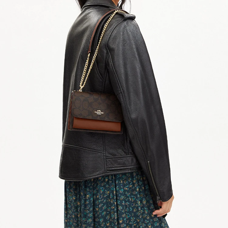商品[国内直发] Coach|蔻驰 Klare 18 经典老花翻盖字母Logo徽标链条 帆布拼皮革 单肩斜挎包 迷你 女款 红木拼褐色,价格¥2644,第8张图片详细描述