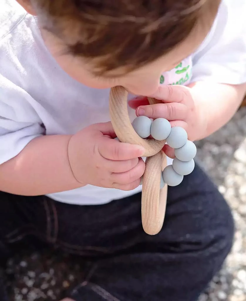 商品Tiny Teethers Designs|3 Stories Trading Tiny Teethers Infant Silicone And Beech Rattle And Teether Gift Set, Raccoon,价格¥266,第5张图片详细描述