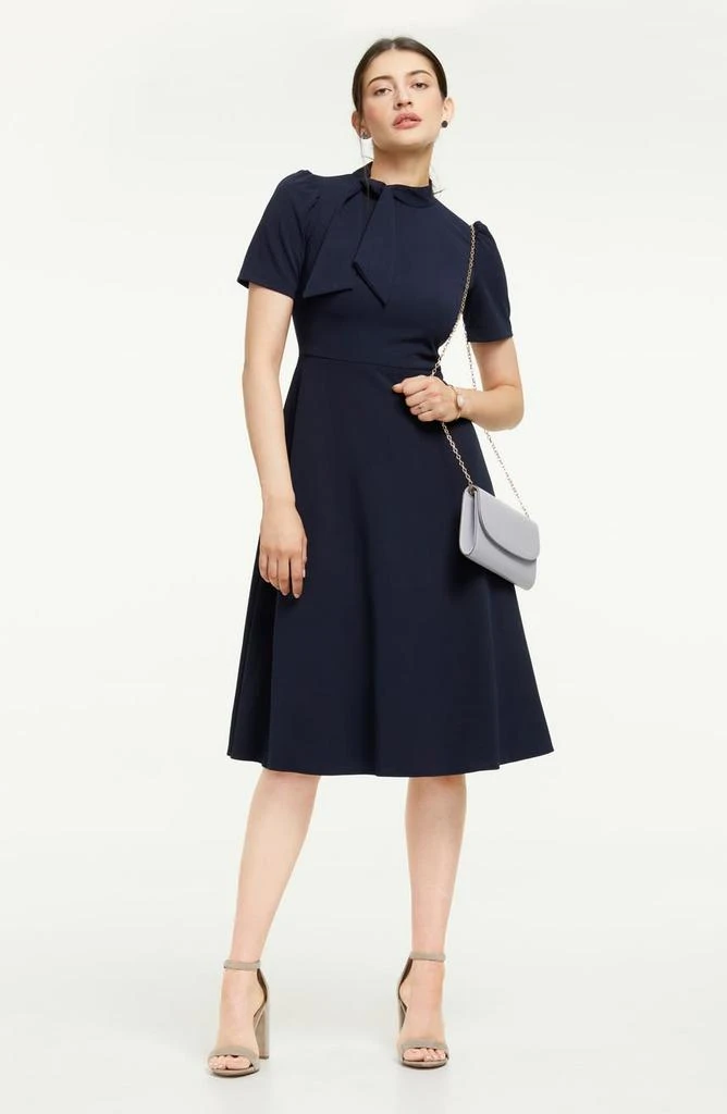 商品Maggy London|Short Sleeve Necktie Midi Dress,价格¥338,第4张图片详细描述