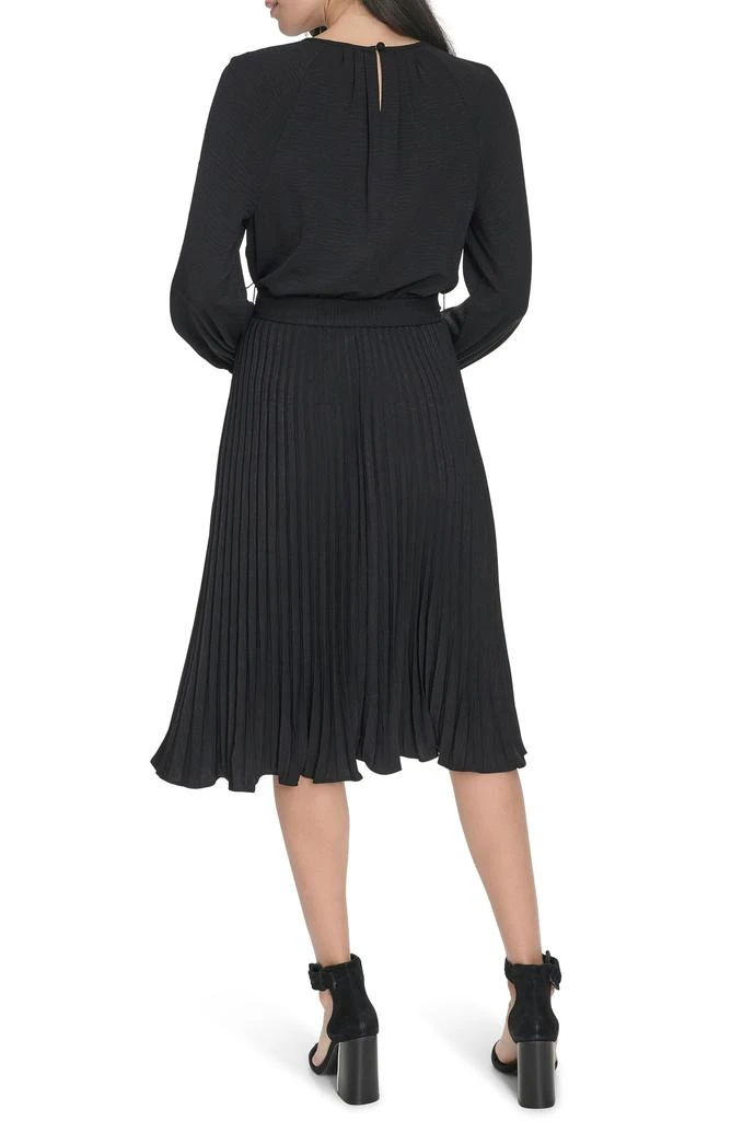商品Calvin Klein|Aerowash Long Sleeve Pleated Midi Dress,价格¥574,第2张图片详细描述