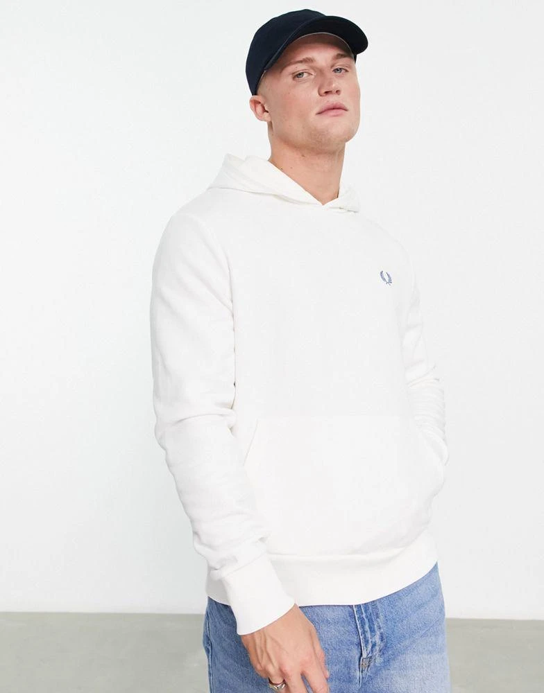 商品Fred Perry|Fred Perry laurel wreath back print hoodie in white,价格¥1057,第2张图片详细描述