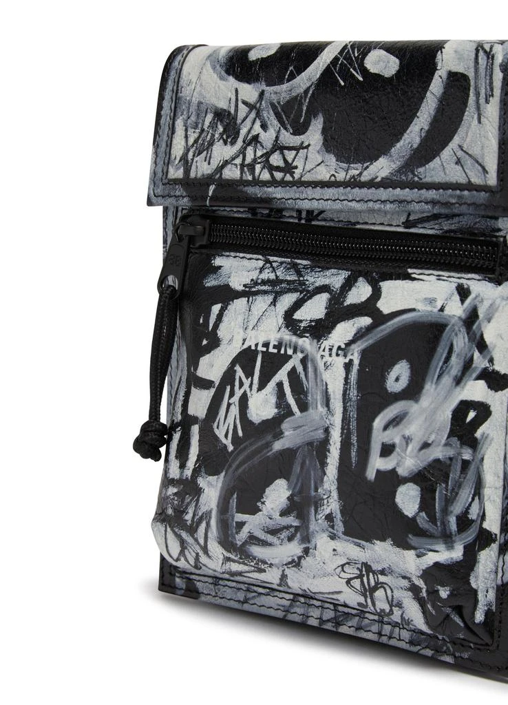 商品Balenciaga|Explorer Small Pouch With Strap Graffiti,价格¥7315,第5张图片详细描述