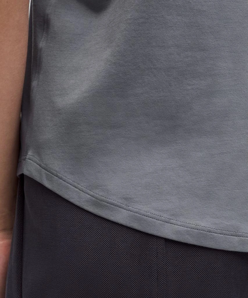 Love Curved-Hem Crewneck T-Shirt 商品