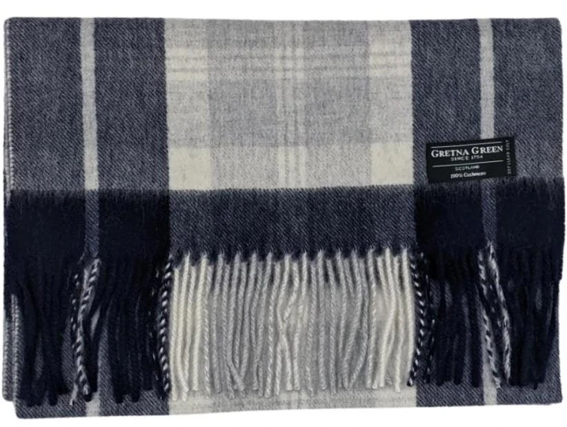 商品Gretna Green|Gretna Green 海军银格子羊绒围巾,价格¥790,第1张图片