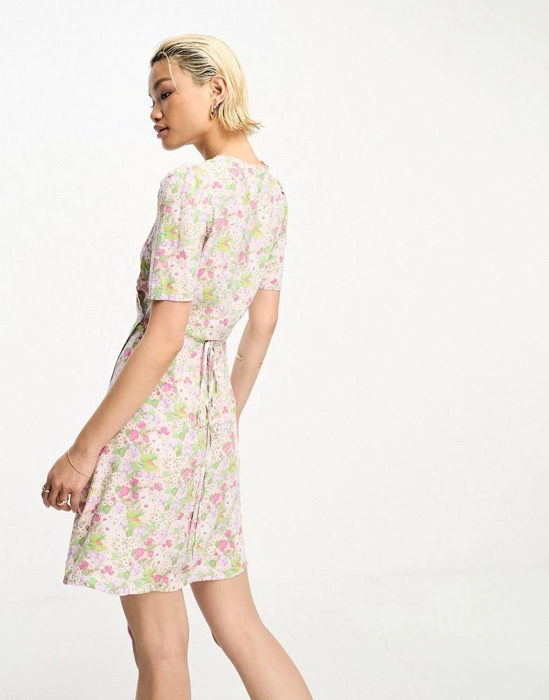 商品& Other Stories|& Other Stories tie detail wrap mini dress in pink floral,价格¥262,第3张图片详细描述