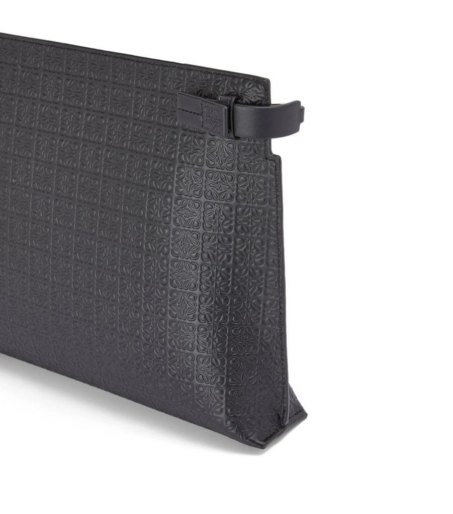 商品Loewe|Leather Repeat T Pouch,价格¥5627,第3张图片详细描述