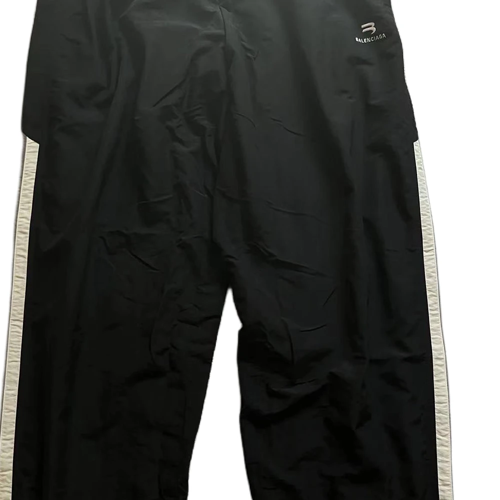 商品[国内直发] Balenciaga|巴黎世家 条纹拼色松紧直筒休闲裤 常规版型 男款 黑色,价格¥6415,第4张图片详细描述