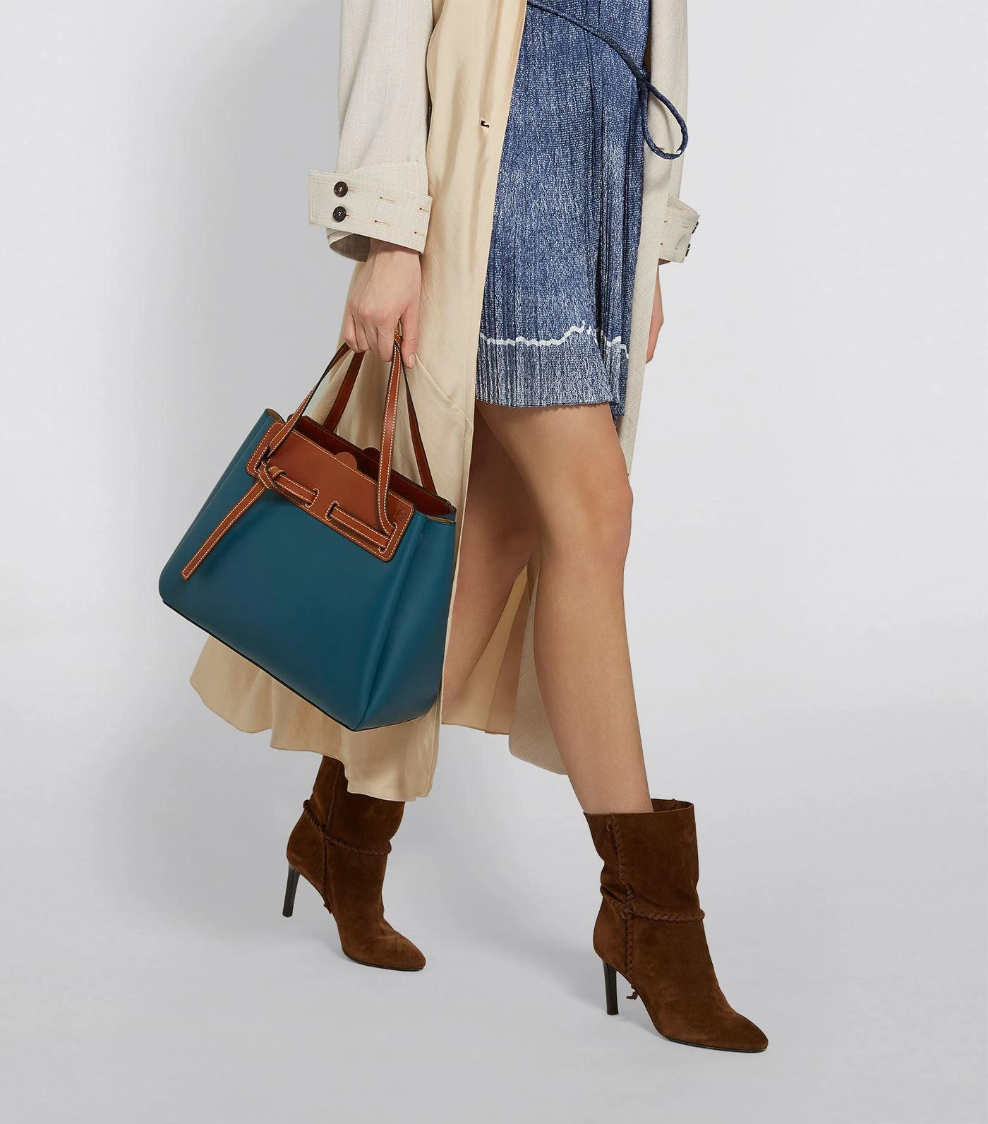 商品Loewe|Leather Lazo Top Handle Bag,价格¥15123,第2张图片详细描述