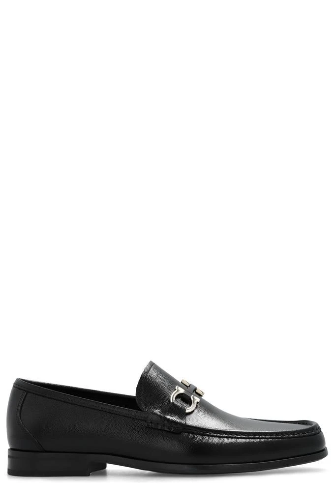 商品Salvatore Ferragamo|Ferragamo Gancini-Plaque Slip-On Loafers,价格¥4442,第1张图片