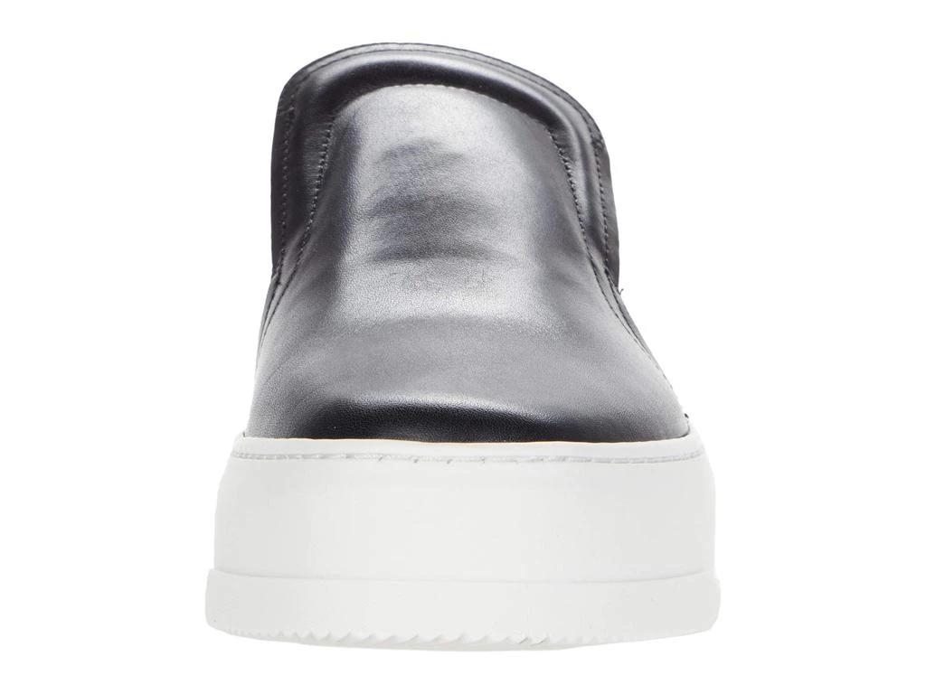 Judy Leather Slip-On Sneaker 商品