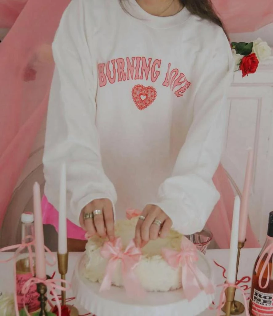 商品Friday + Saturday|Burning Love Sweatshirt,价格¥401,第2张图片详细描述