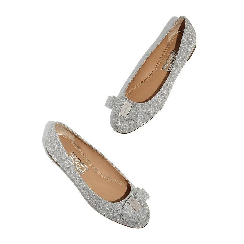 商品Salvatore Ferragamo|香港直邮SALVATOREFERRAGAMO菲拉格慕银色牛皮蝴蝶结平底鞋709613,价格¥5622,第5张图片详细描述