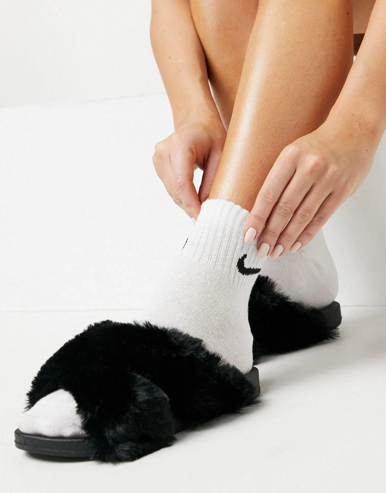商品ASOS|ASOS DESIGN Wide Fit Fiona fluffy crossover sliders in black,价格¥62,第4张图片详细描述