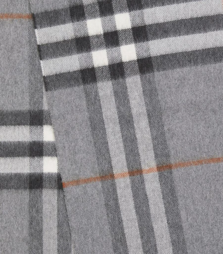 商品Burberry|The Classic Check Cashmere Scarf,价格¥4150,第5张图片详细描述