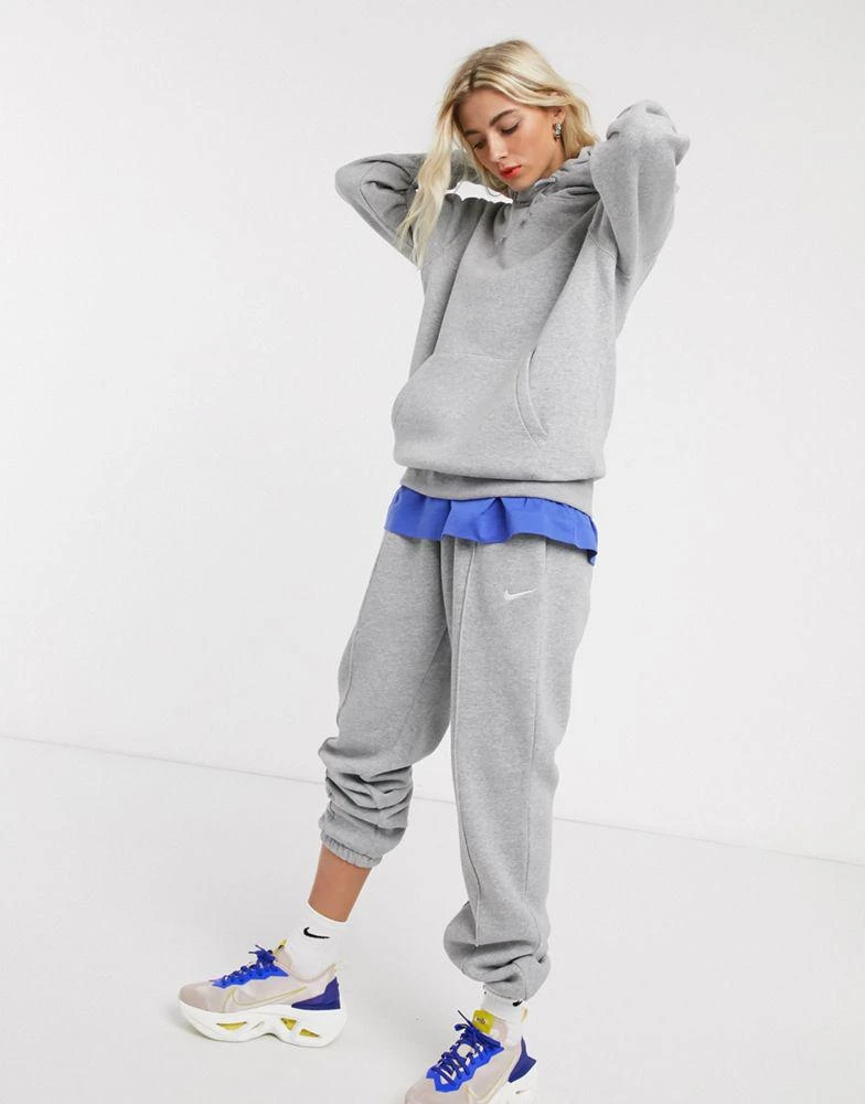 商品NIKE|Nike mini Swoosh oversized joggers in grey,价格¥420,第4张图片详细描述