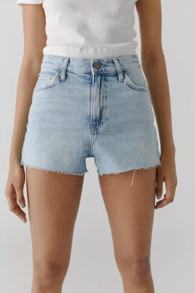 商品Urban Outfitters|BDG High-Waisted Denim Short — Light Wash,价格¥38,第4张图片详细描述