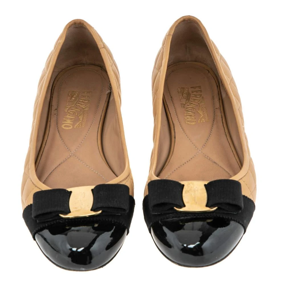 商品[二手商品] Salvatore Ferragamo|Salvatore Ferragamo Beige/Black Patent And Leather Varina  Ballet Flats Size 39,价格¥1238,第3张图片详细描述