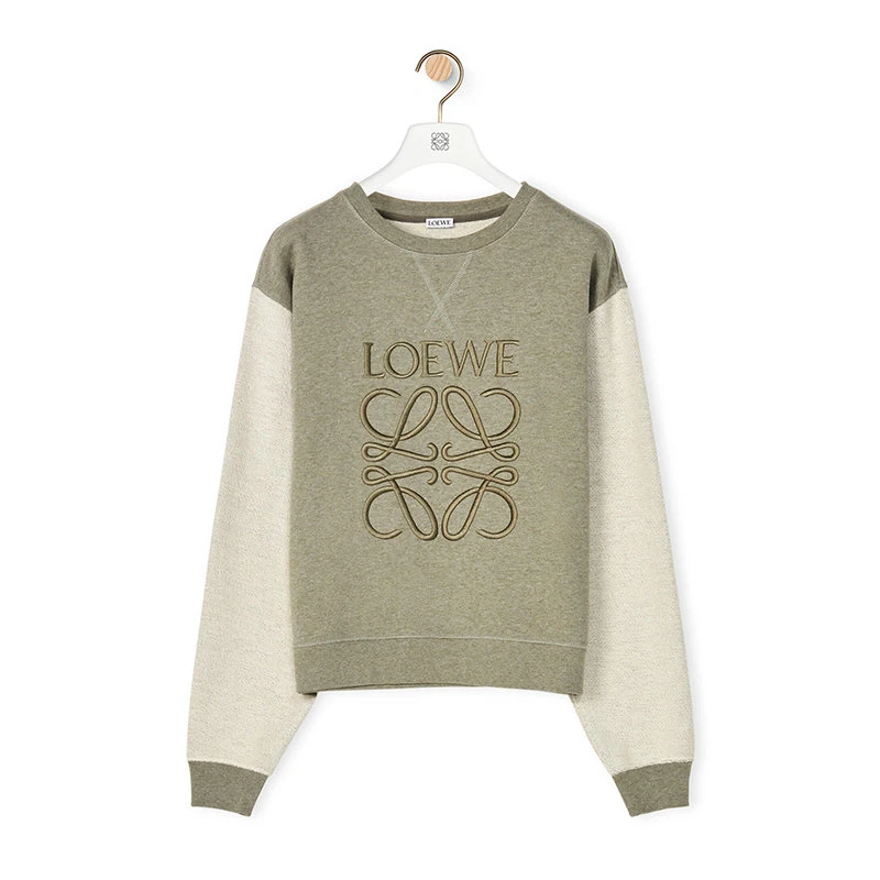 商品Loewe|【预售3-7天】LOEWE/罗意威 22年春夏新款 女士旧军绿色纯棉同色Logo刺绣卫衣S359341XA8-4640,价格¥5258,第4张图片详细描述