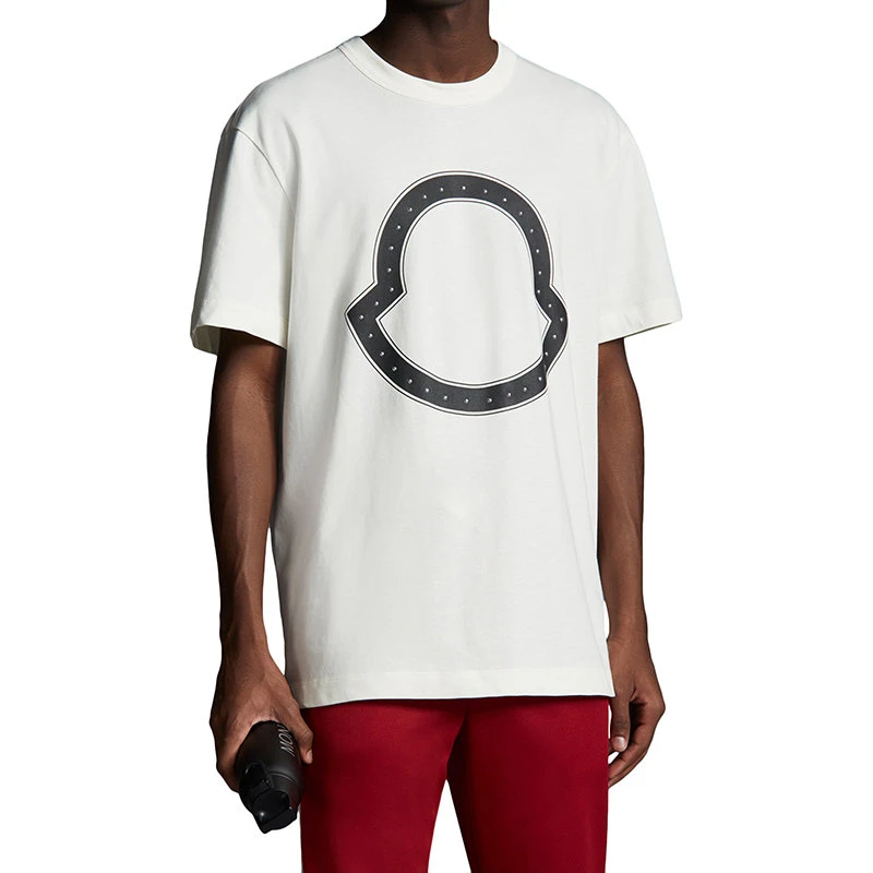 商品Moncler|【预售3-7天】Moncler/蒙克莱 22年秋冬新款 男士浅褐色纯棉铆钉徽标短袖T恤H10918C000158390T02B,价格¥1992,第6张图片详细描述