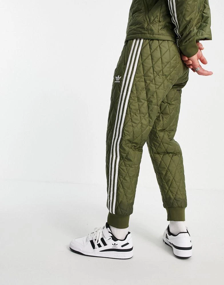 商品Adidas|adidas Originals adicolor three stripe quilted track pants in khaki,价格¥261,第2张图片详细描述