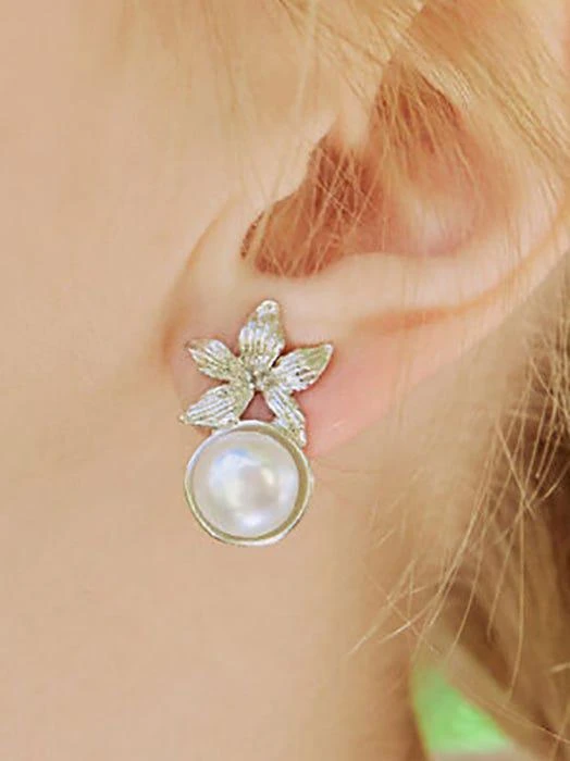 商品IRIS|Petite Foret Petal Pearl Necklace,价格¥661,第5张图片详细描述