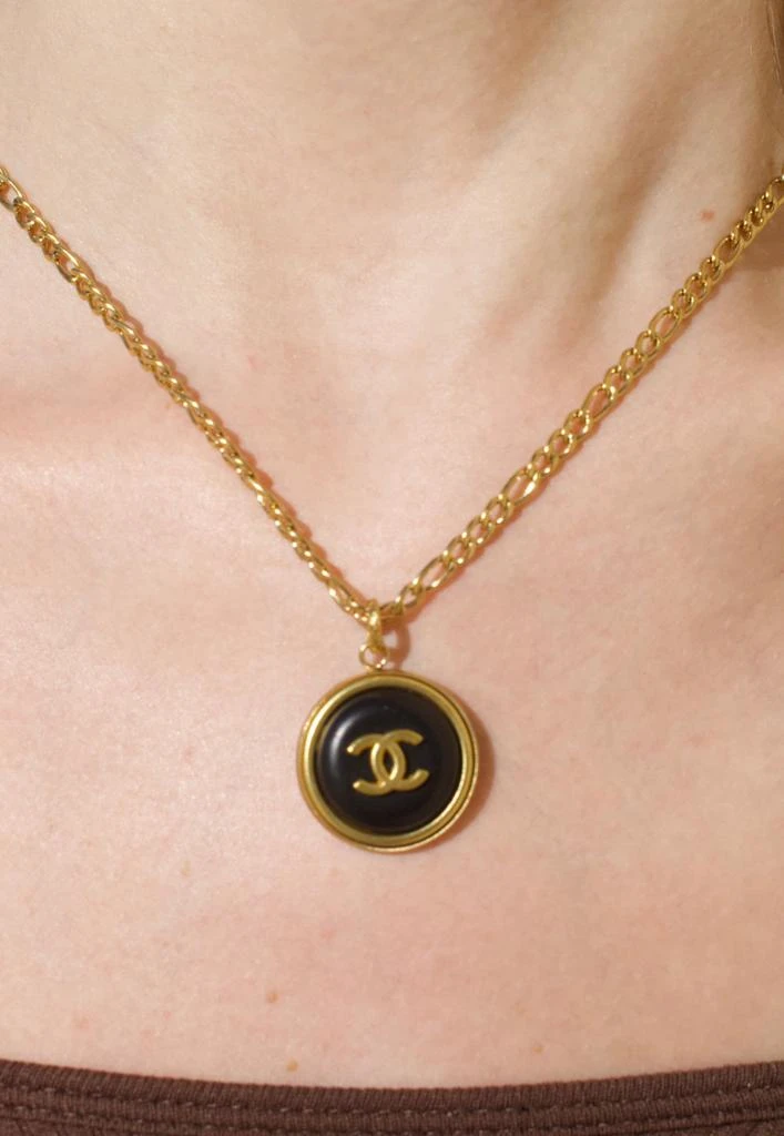 商品Saruc x Wanan|Gold Necklace with Chanel Button,价格¥1750,第2张图片详细描述